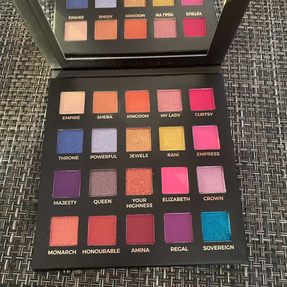 Eloise The Queen Eyeshadow Palette